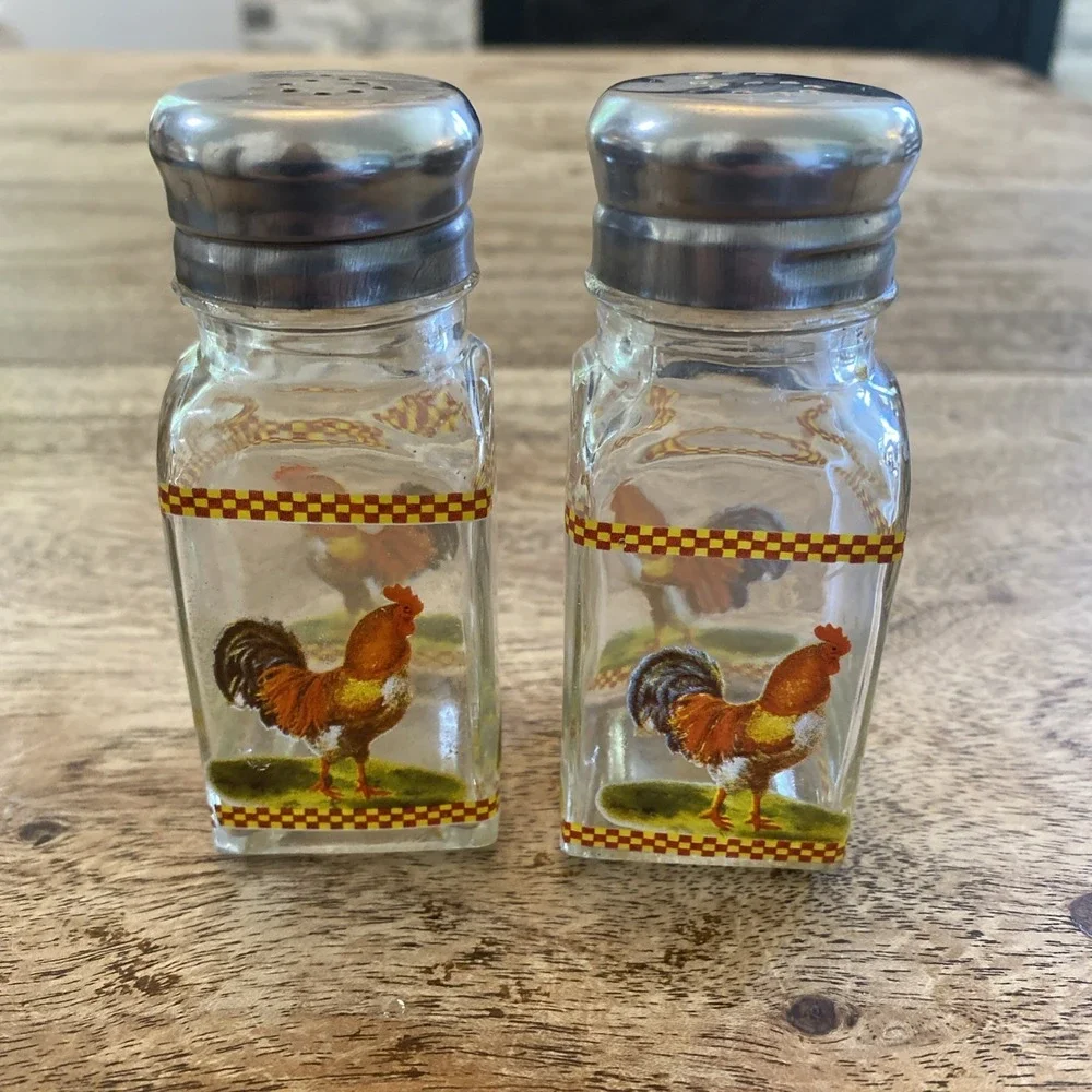 Salt & Pepper Shakers Clear Glass w/ Rooster Chicken Design Checker Vintage 4